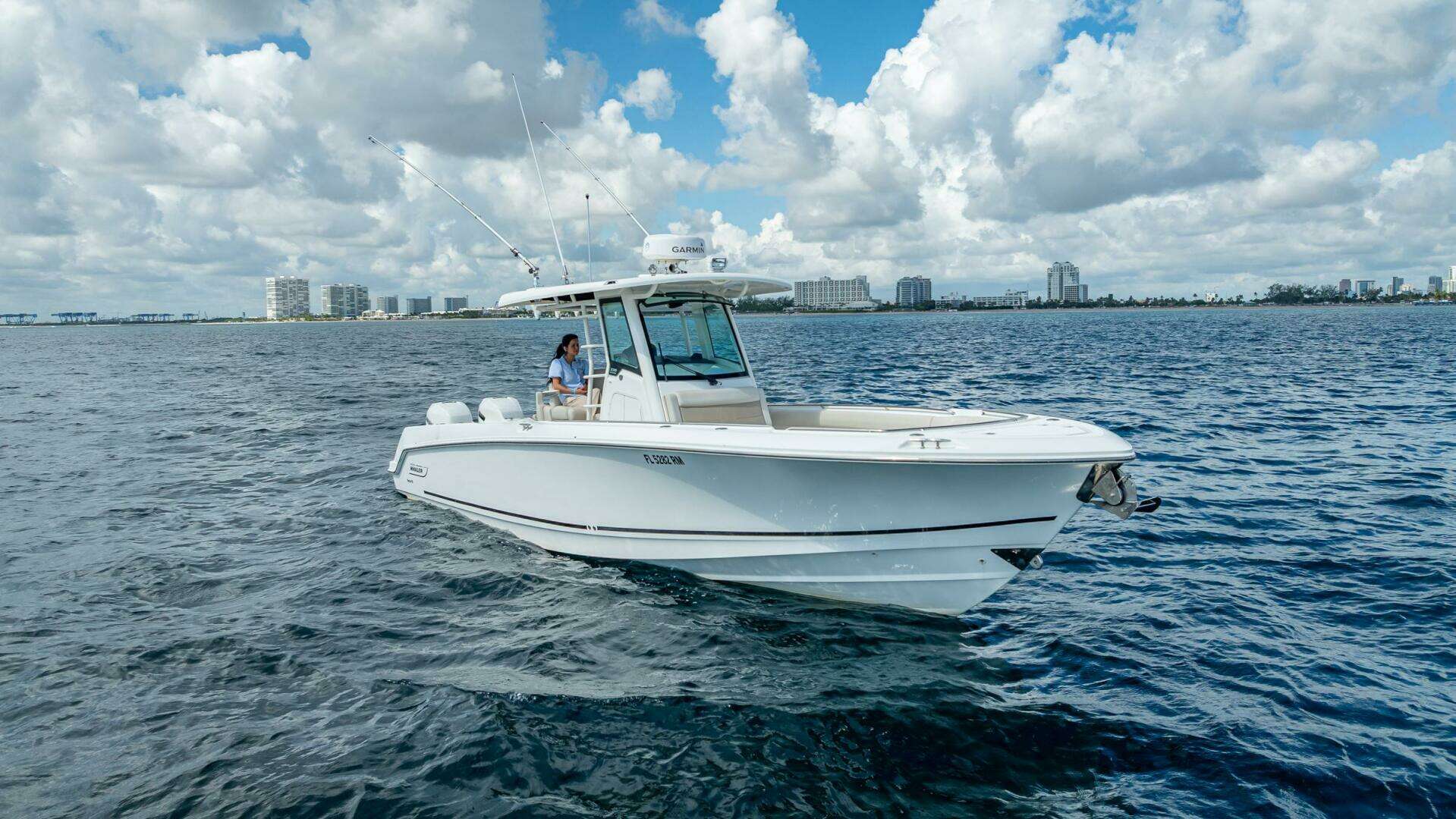 2017 Boston Whaler 330 Outrage - Image 9
