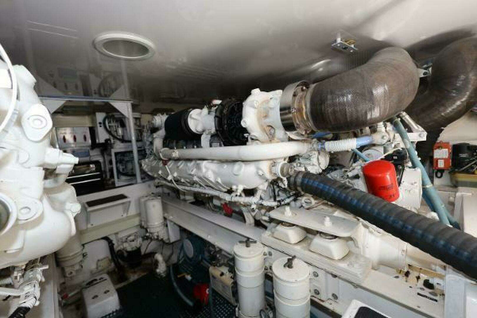 2005 Viking 52 Convertible - Image 37