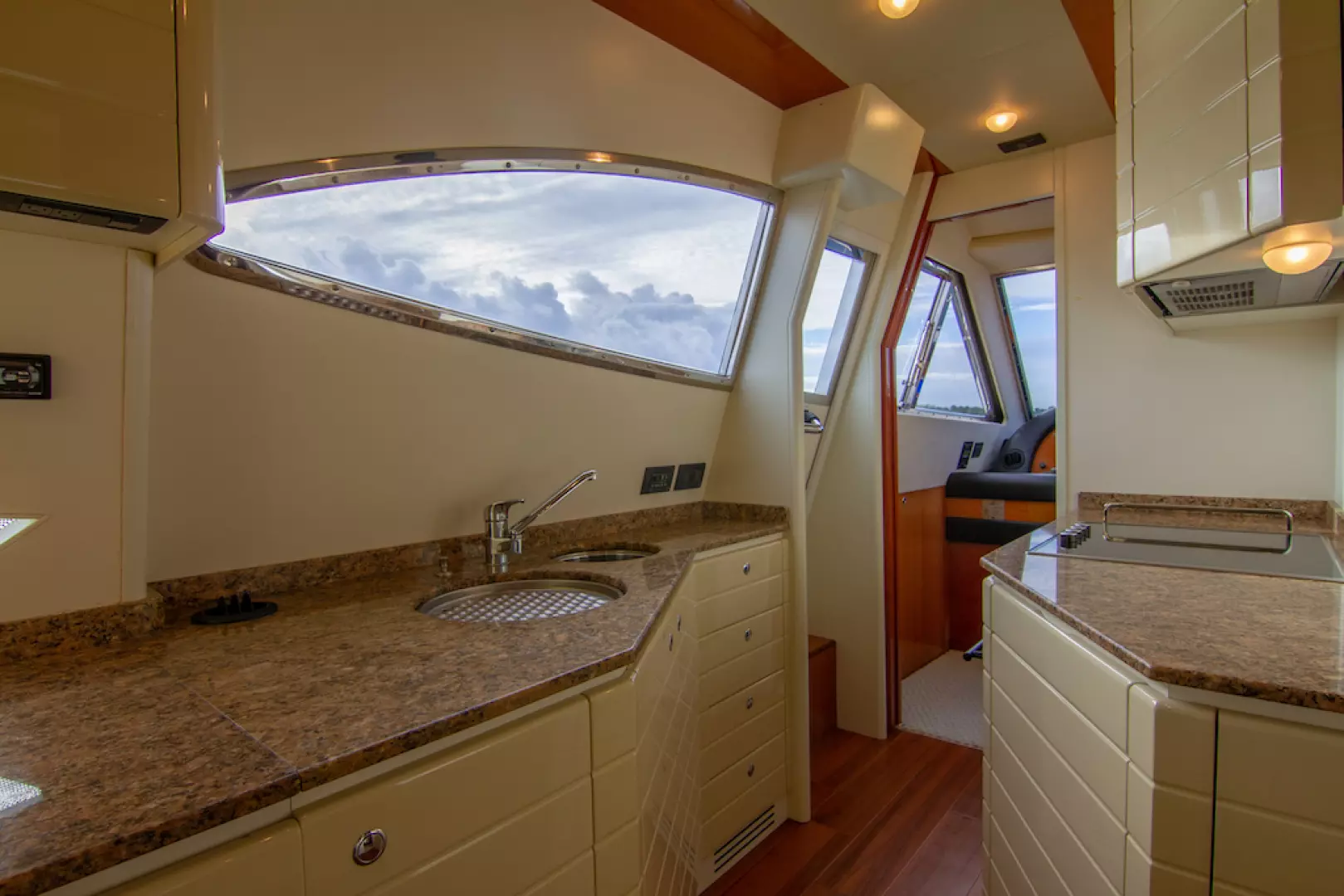 2005 Ferretti Yachts 76 - Image 36