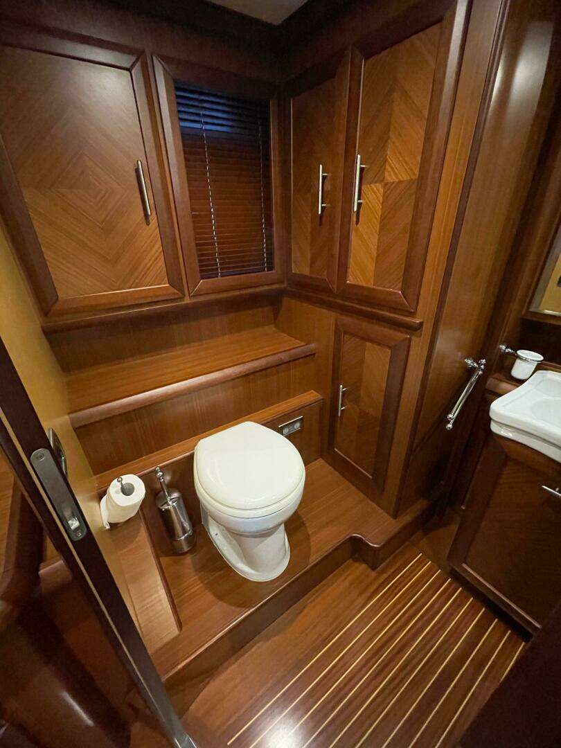2006 Mochi Craft 74' Dolphin - Image 61