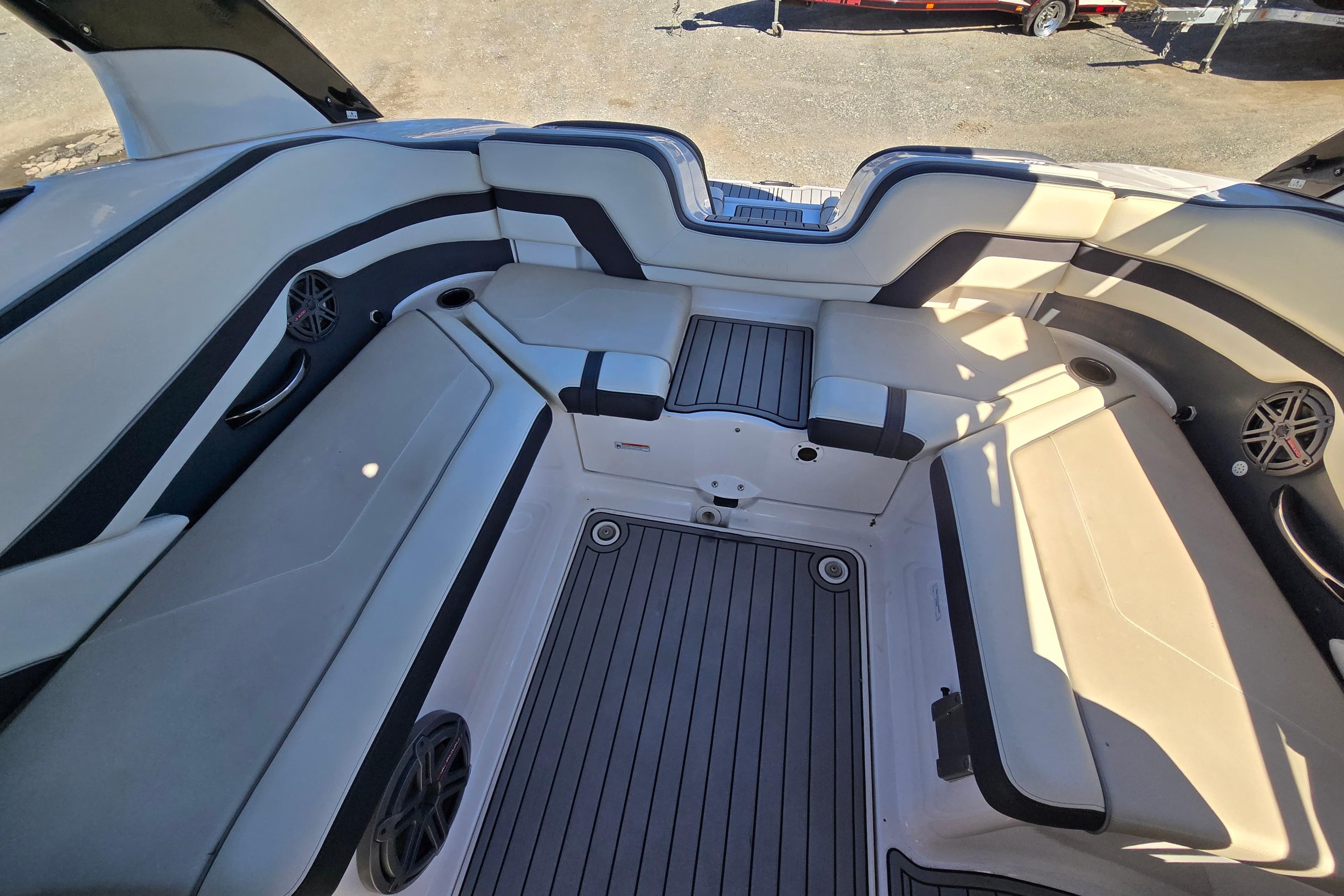 2016 Yamaha Boats 242 Limited S E-Series interior with spacious seating and sleek design.