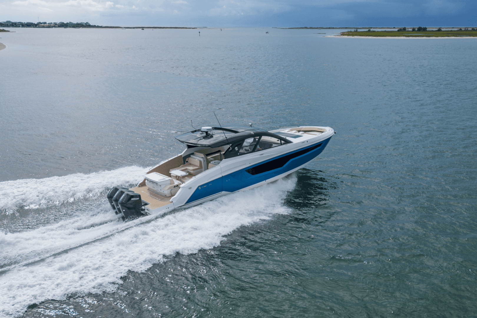 2026 Cruisers Yachts 50GLS OB - Image 4