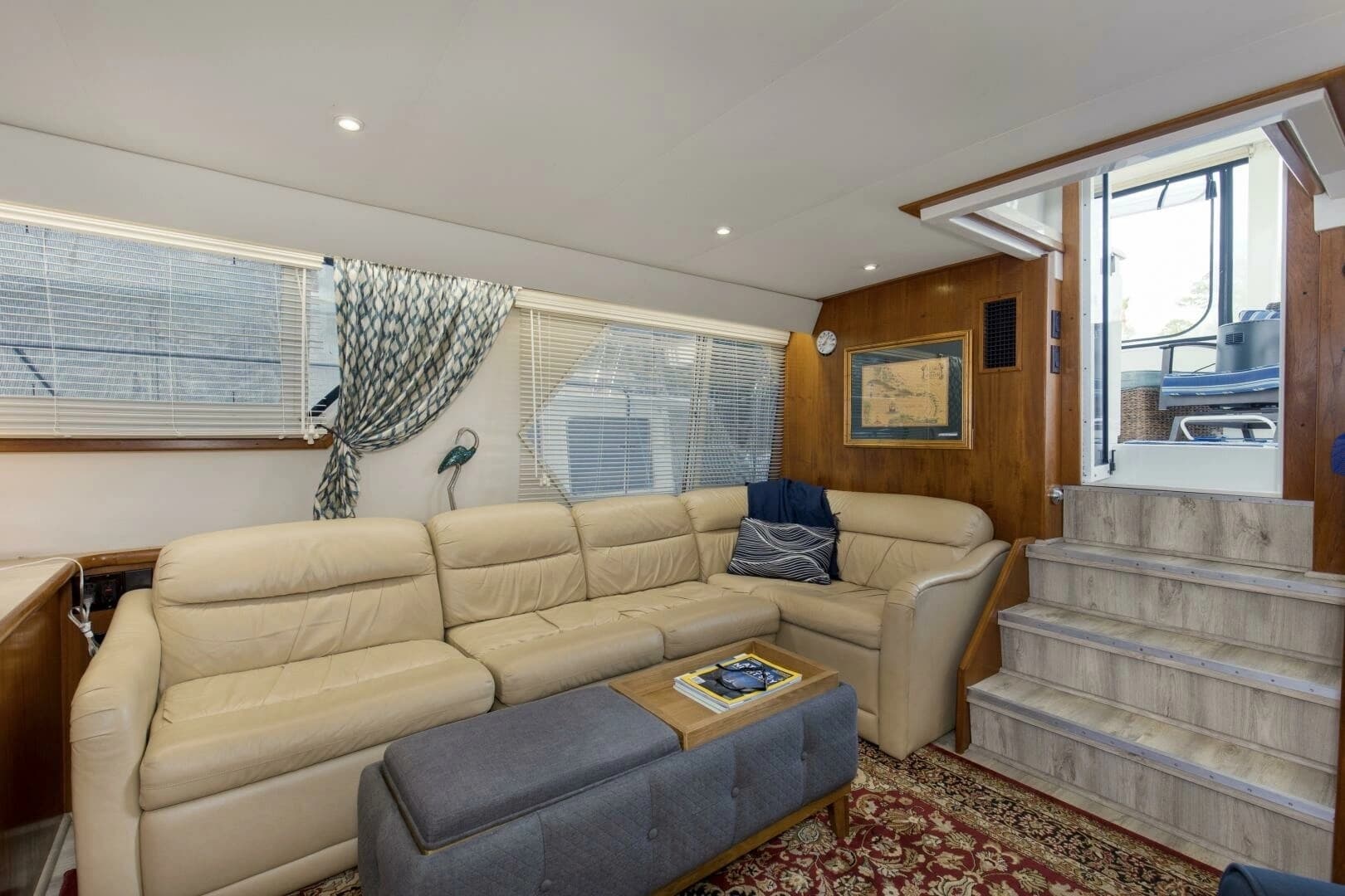 1997 Carver 445 Aft Cabin - Image 2