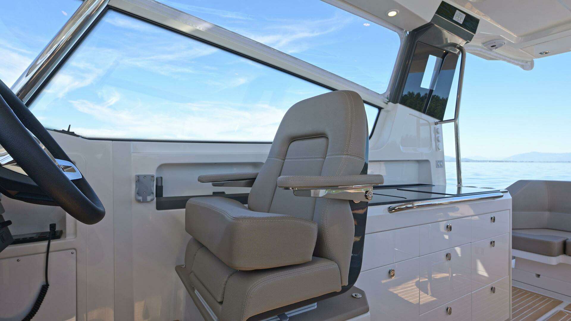 2025 Nimbus W11 - Image 22