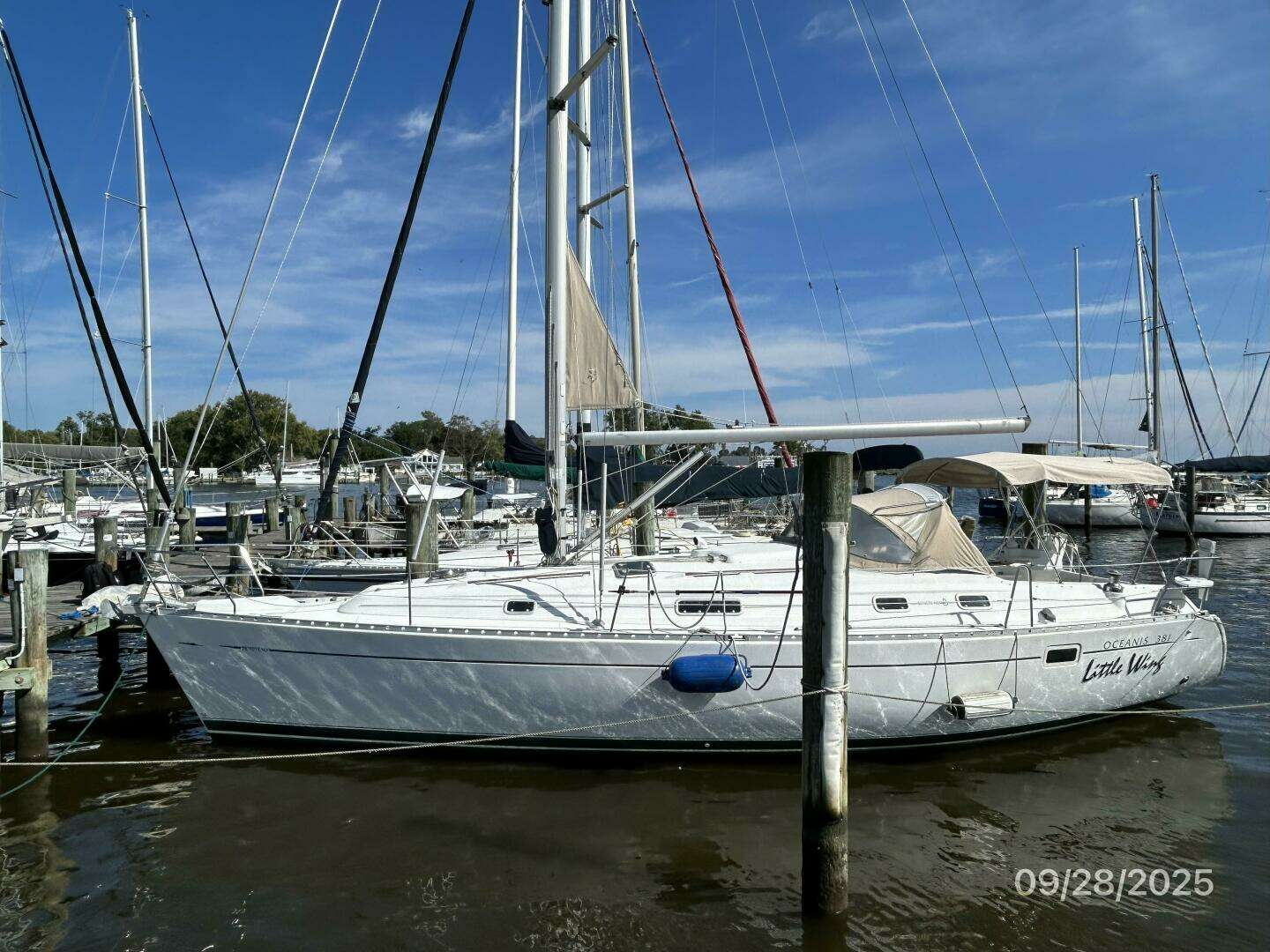 1998 Beneteau Oceanis 381 - Image 2
