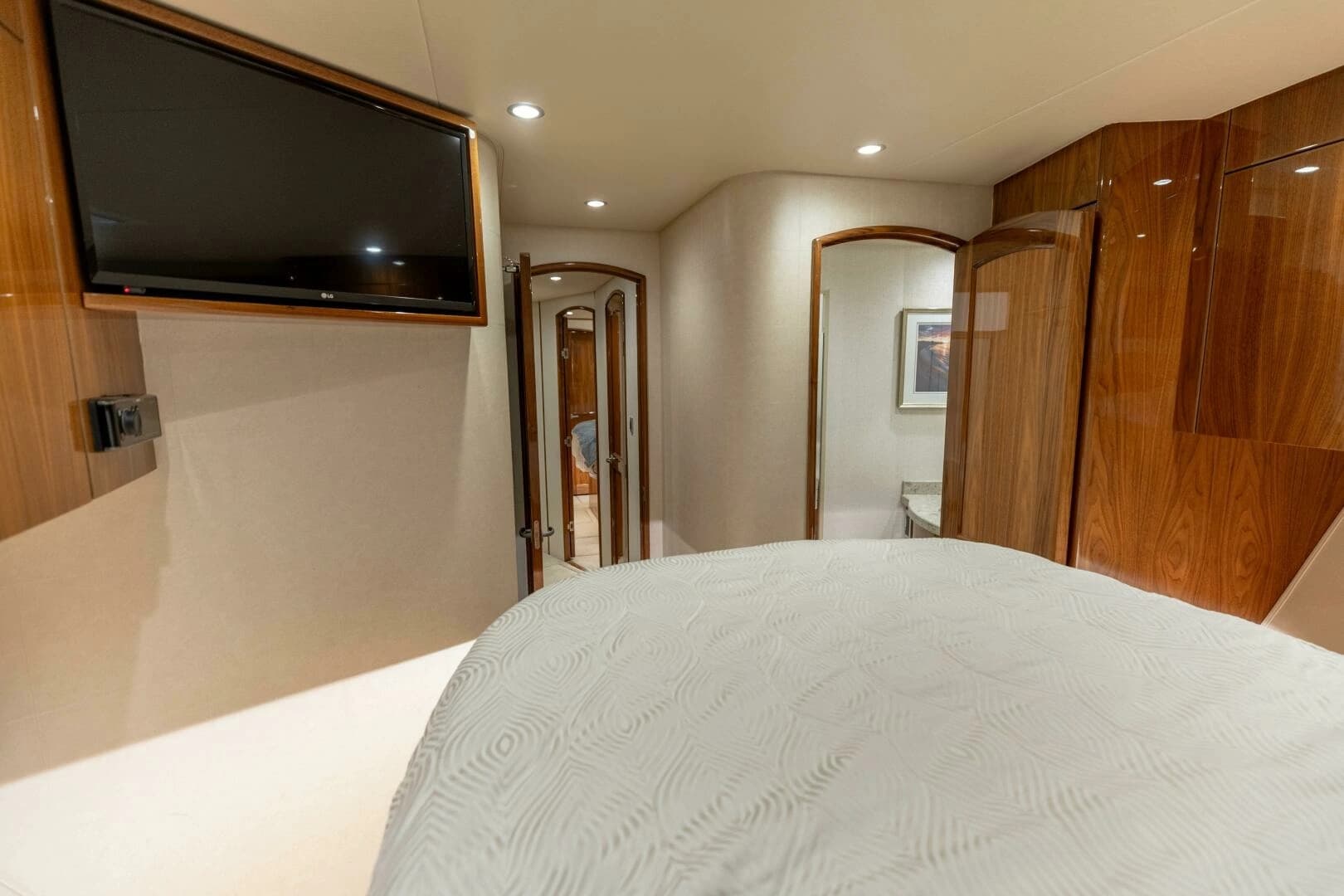 2020 Viking 62 Convertible - Image 27
