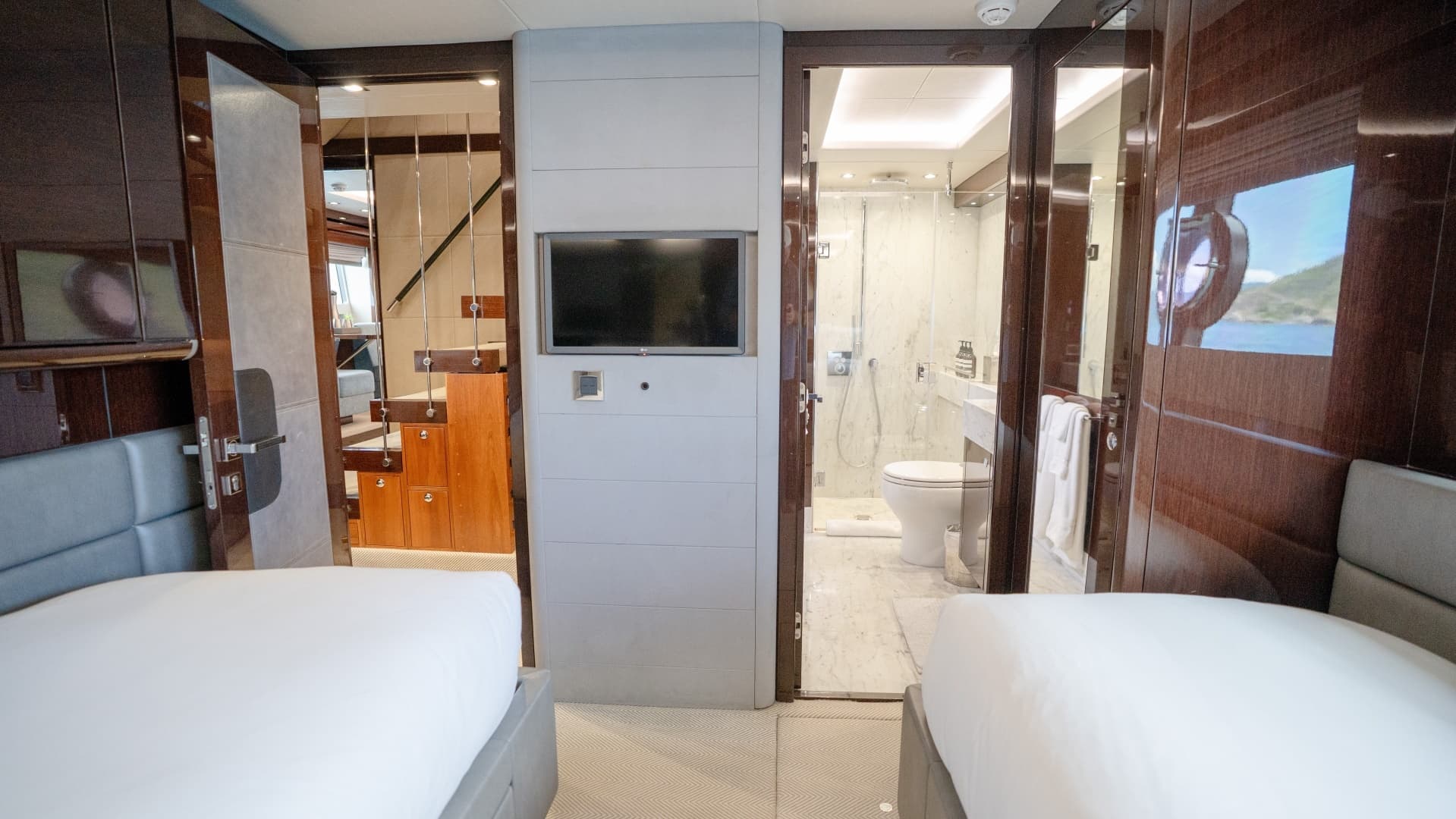 2017 Sunseeker 86 Yacht - Image 82
