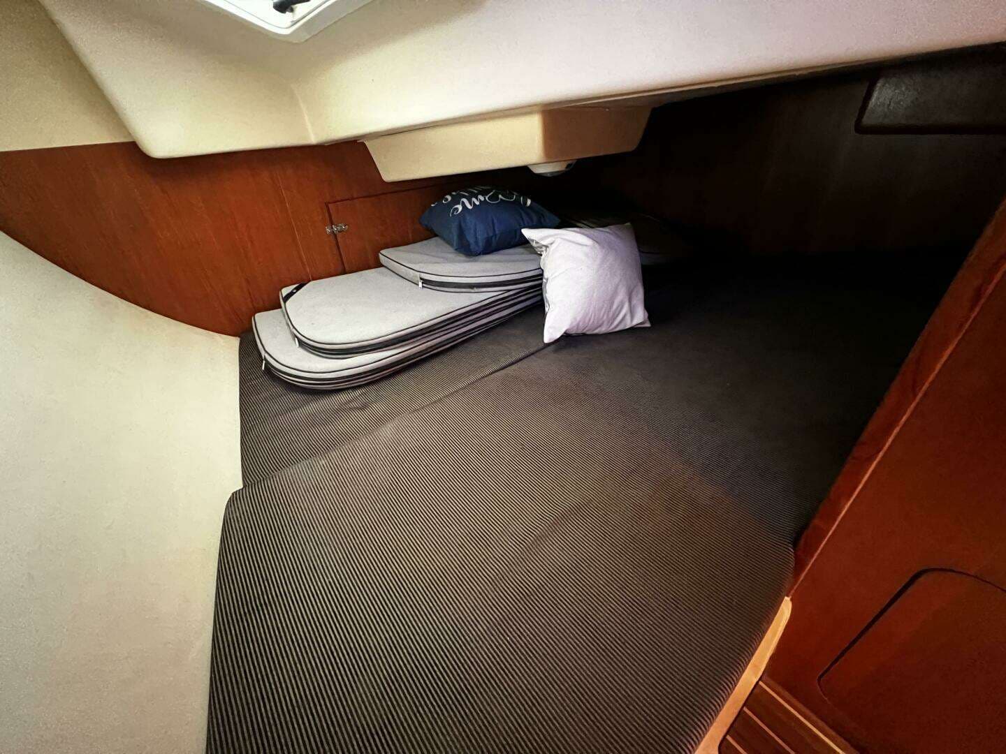 2004 Hunter 33 - Image 54