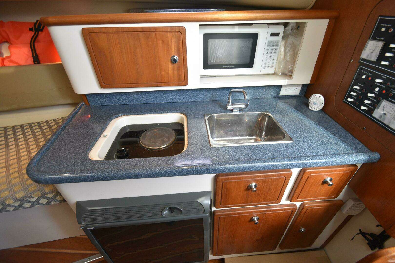 2005 Pursuit 3070 Offshore Express - Image 25