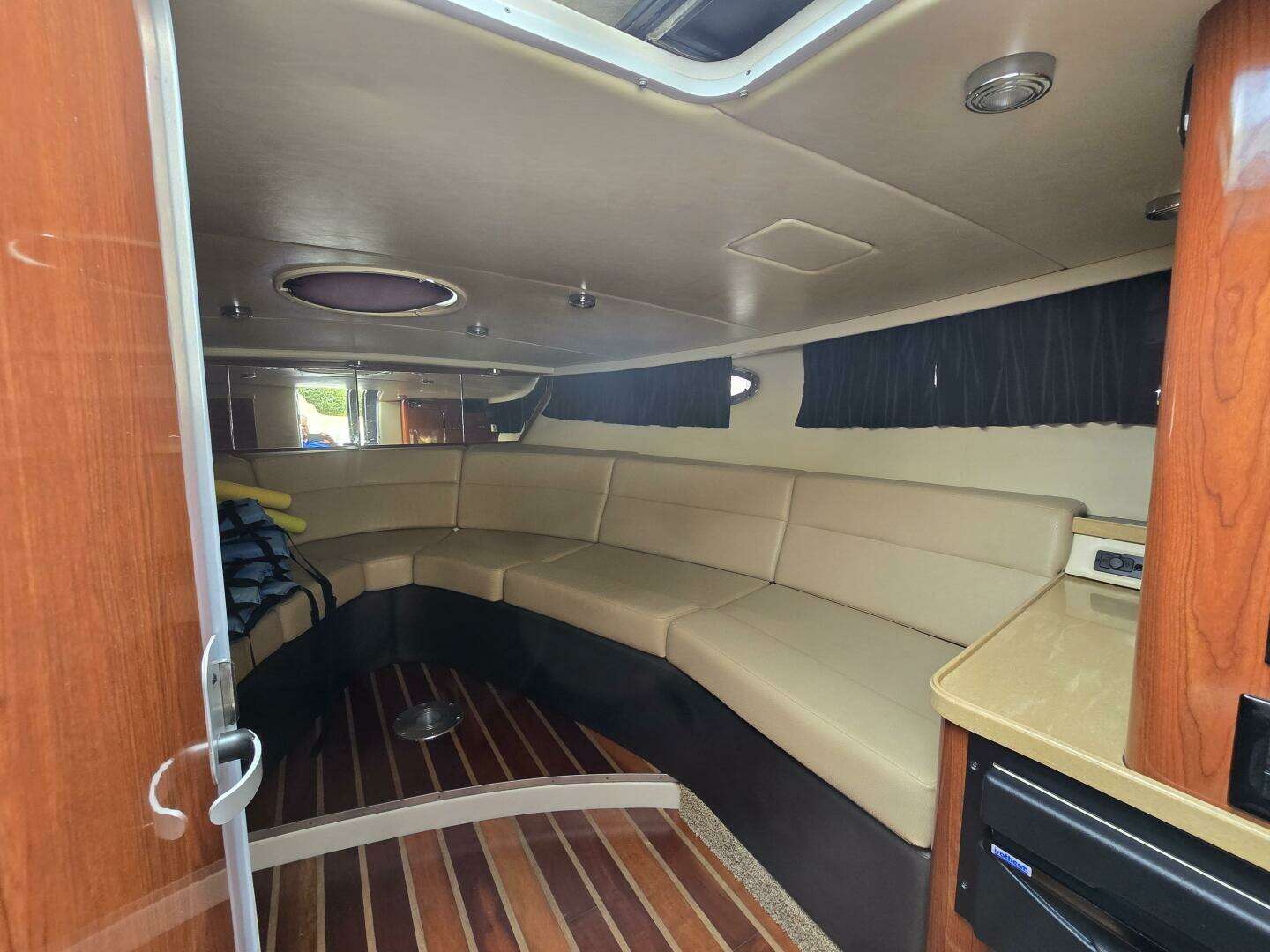 2011 Regal 3350 - Image 14