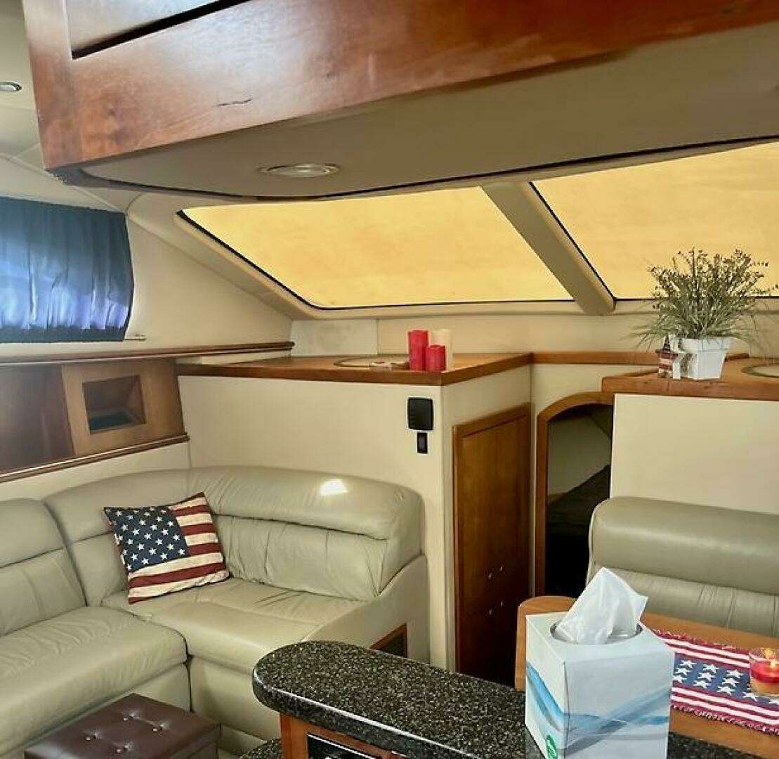 2004 Cruisers Yachts 405 Express Motoryacht - Image 13