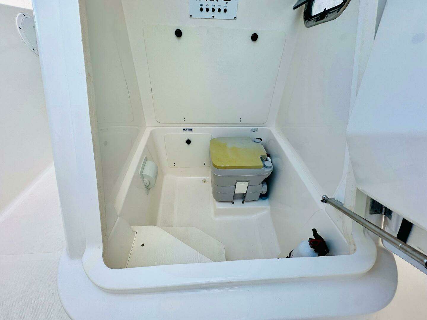 2016 Pursuit C 238 Center Console - Image 27