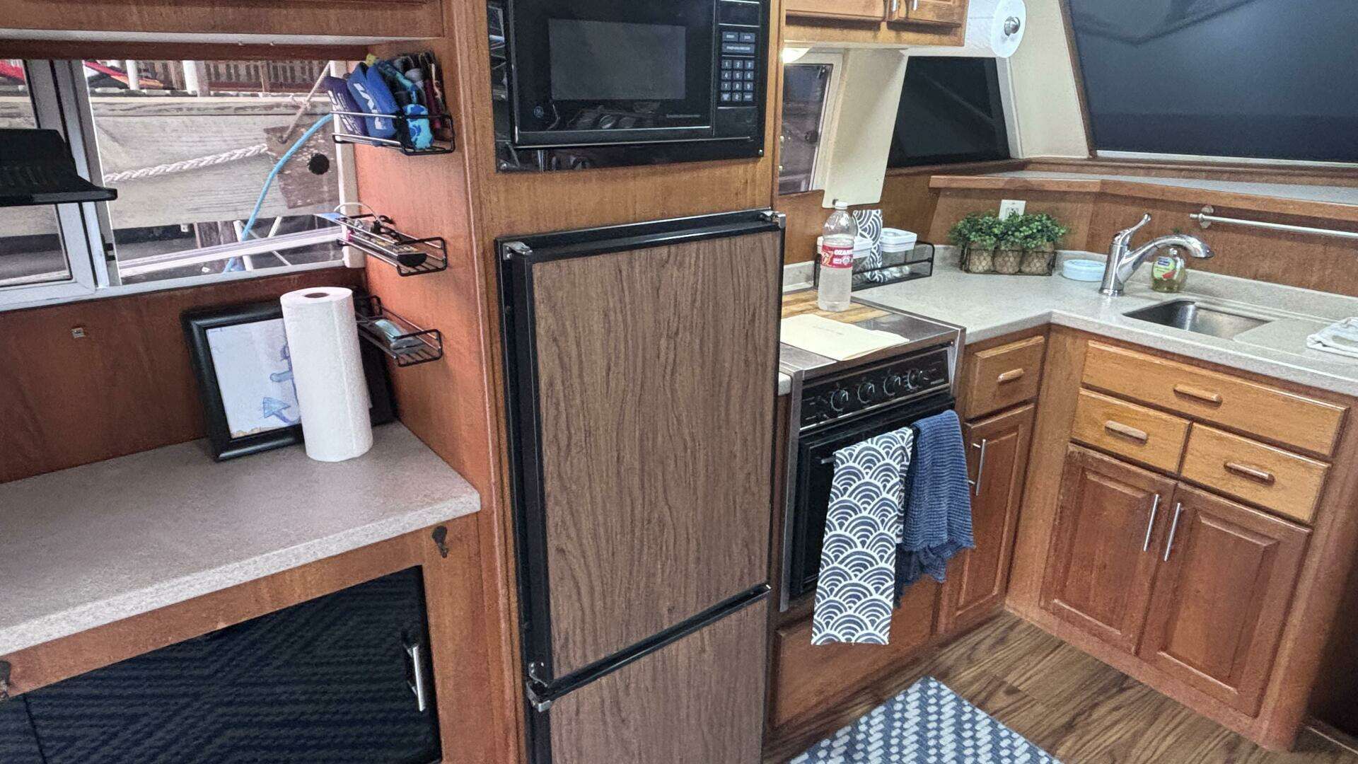 1998 Mainship 350 - Image 15