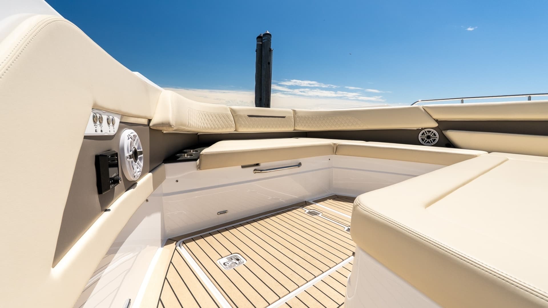 2024 Cruisers Yachts 50 GLS - Image 25