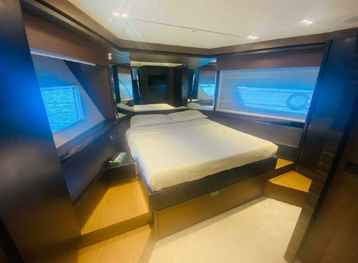 2020 Ferretti Yachts 670 - Image 8