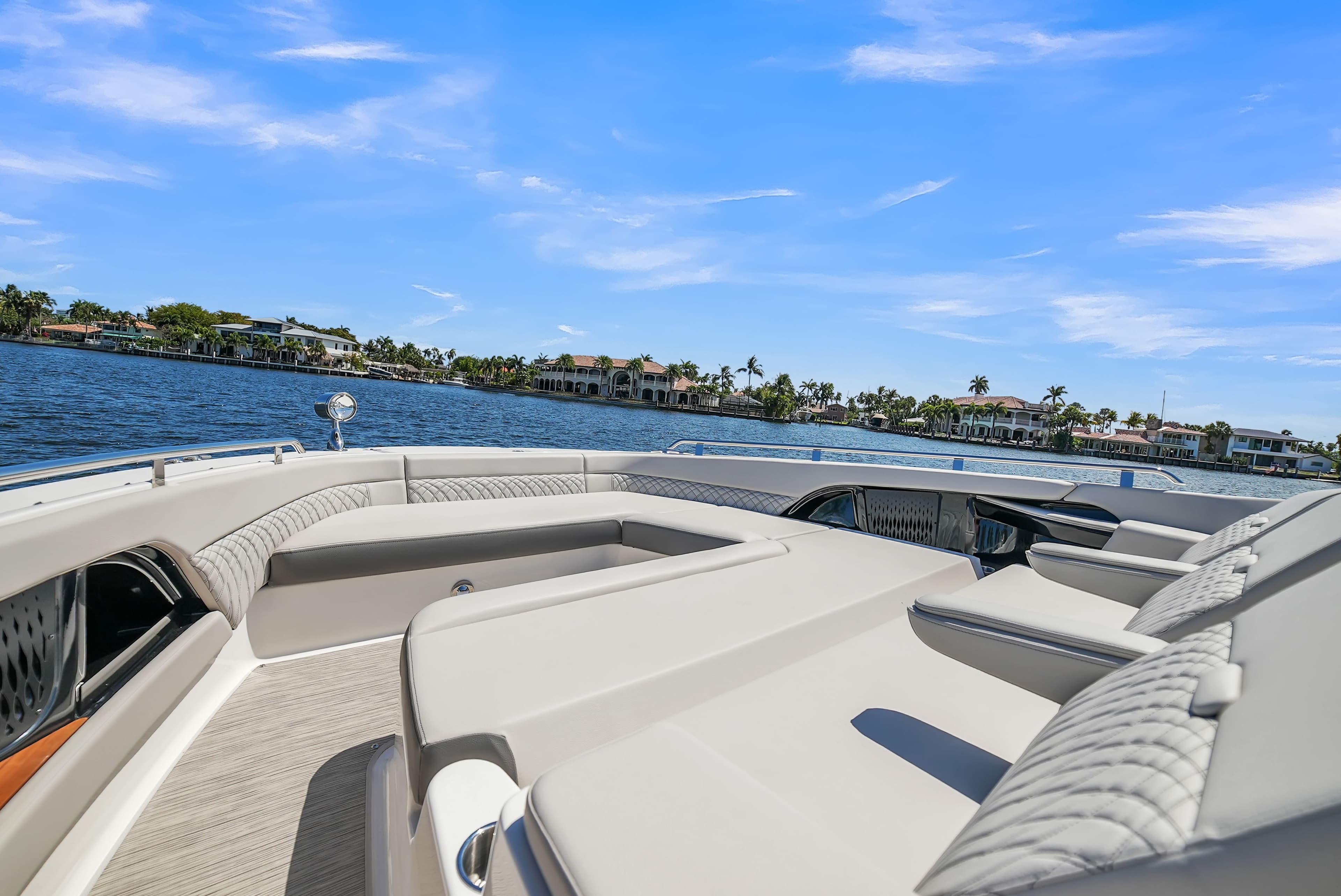 2026 Sea Ray Sundancer 370 Outboard - 41