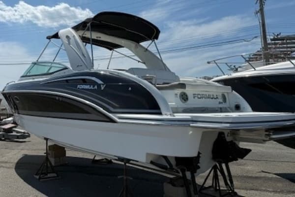 2015 Formula 310 Bowrider - Image 1