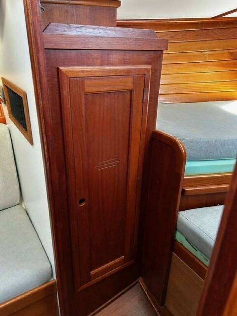 1986 Dickerson Tri-Cabin - Image 9