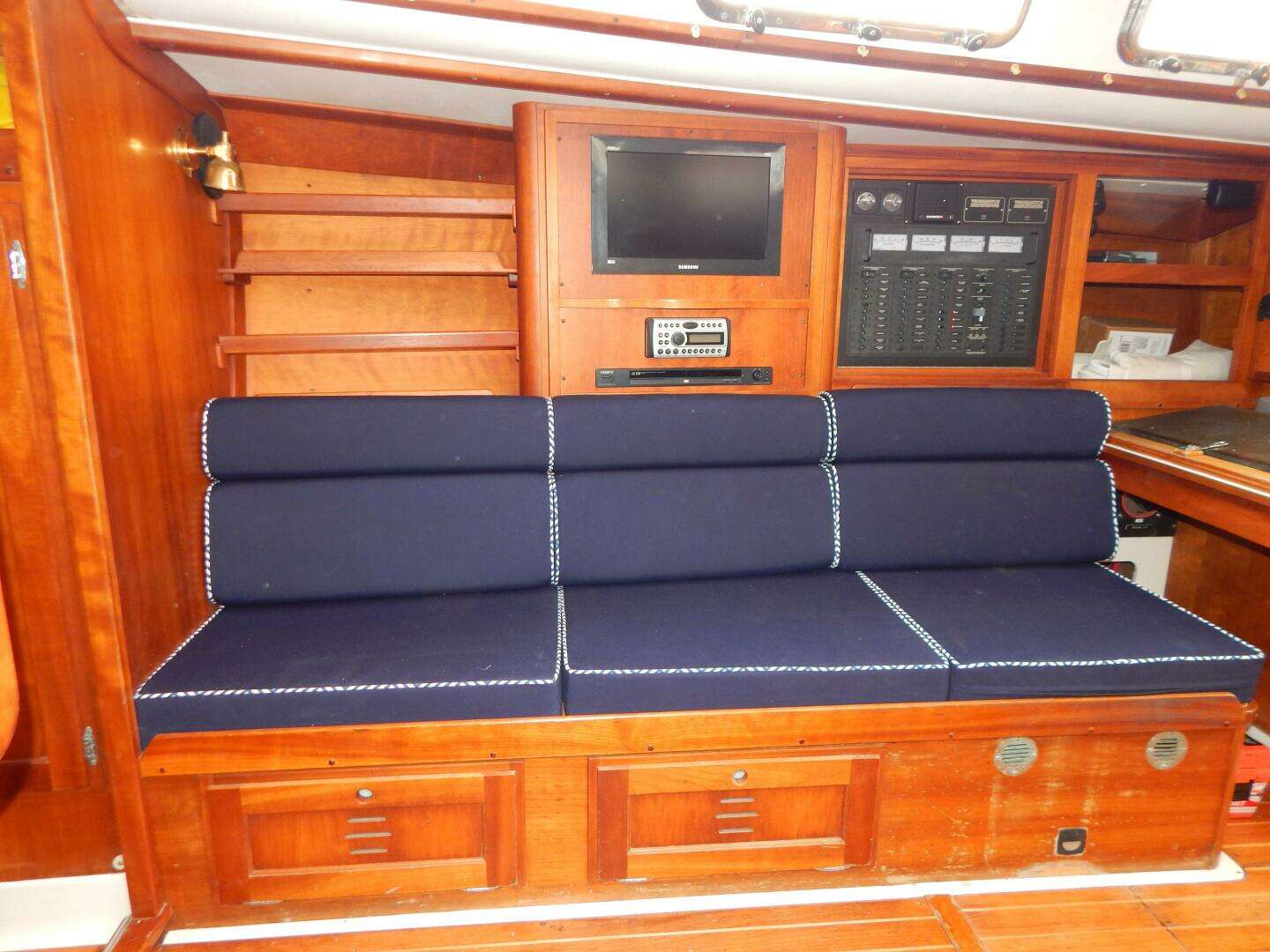 1998 Freedom 40/40 - Image 11