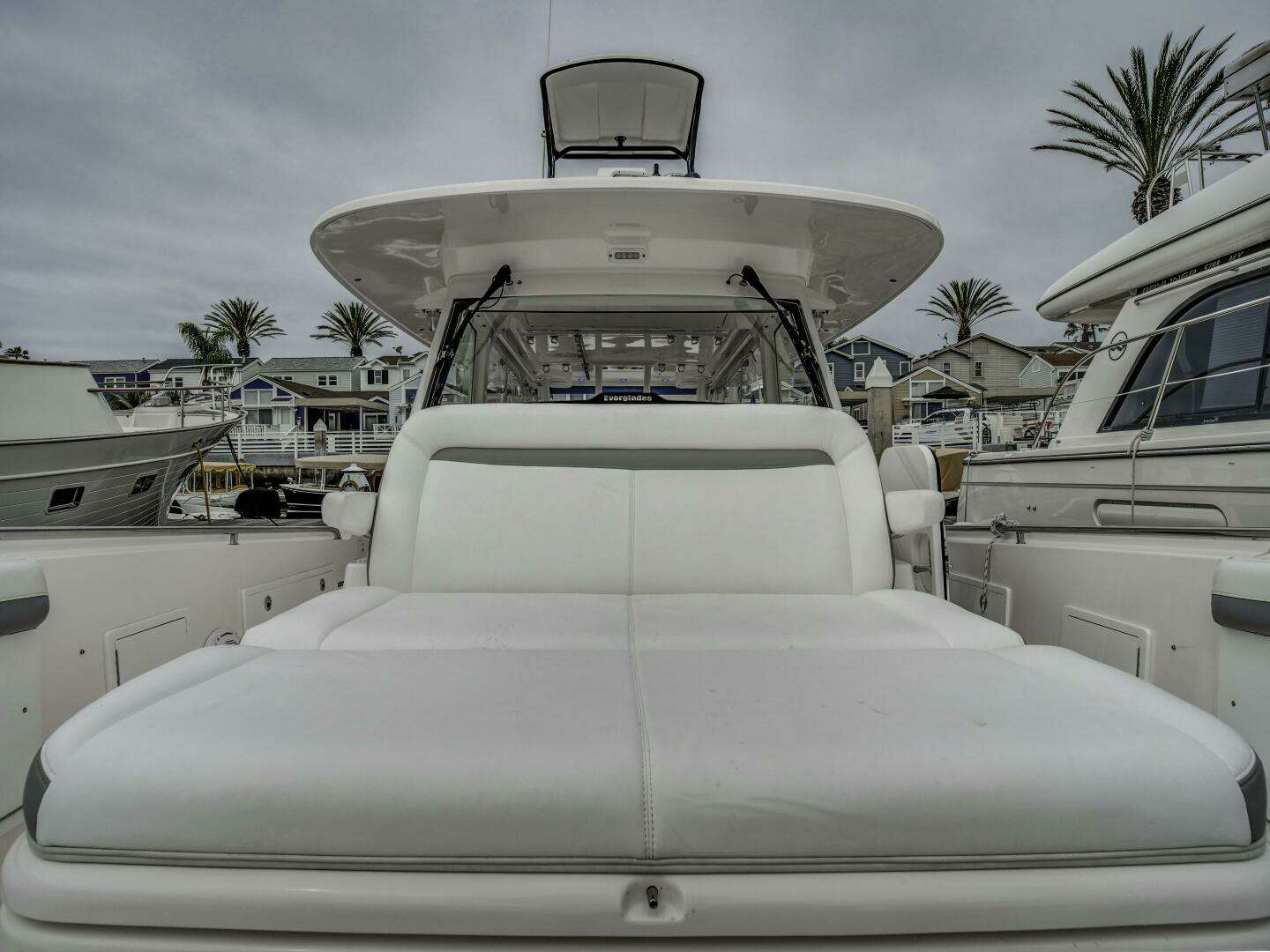 2015 Everglades 435 Center Console - Image 17