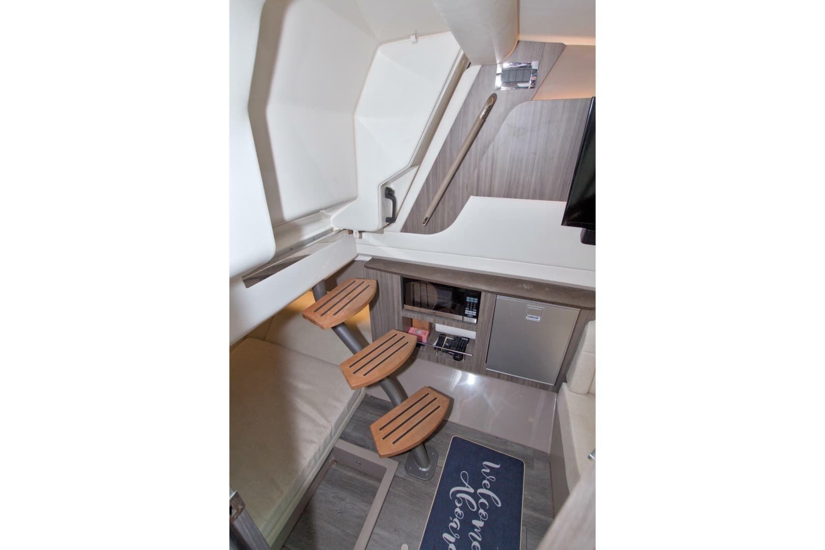 2021 Sea Ray SLX 400 Outboard - Image 45