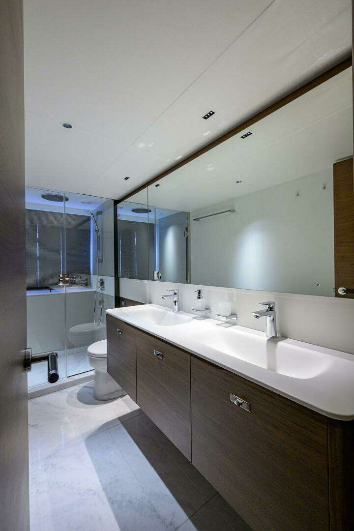 2027 Princess S72 - Image 27