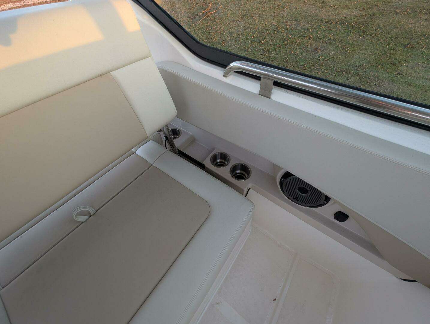 2023 Boston Whaler 240 Vantage - Image 44