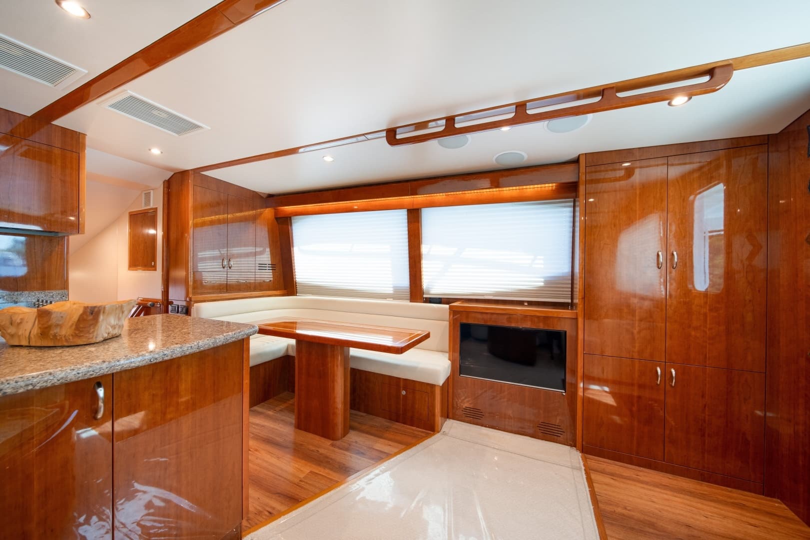 2017 Hatteras 54 GT - Image 21