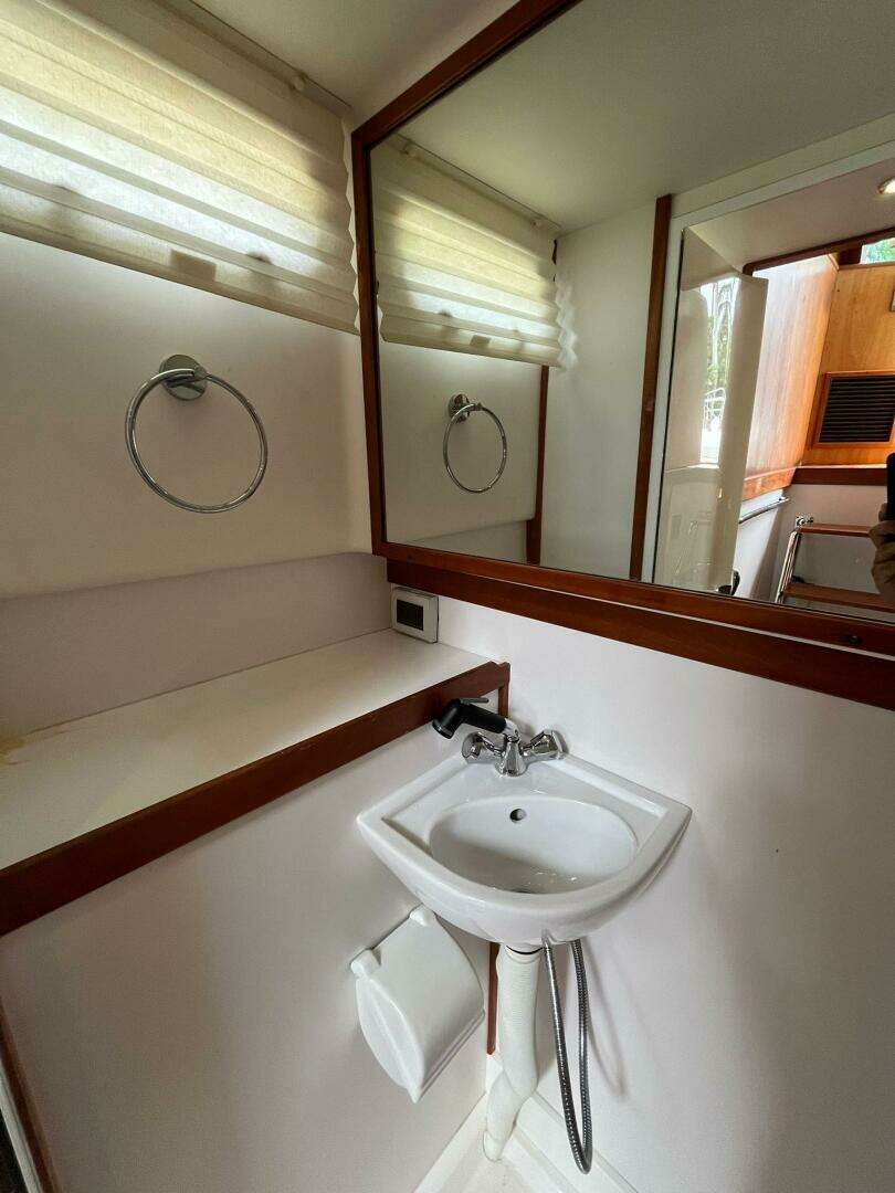 2013 Sabre 48 Salon Express - Image 58