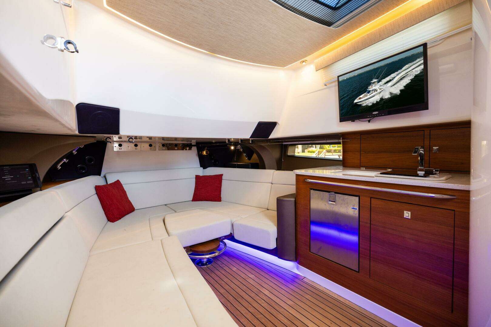 2021 Boston Whaler 420 Outrage - Image 77