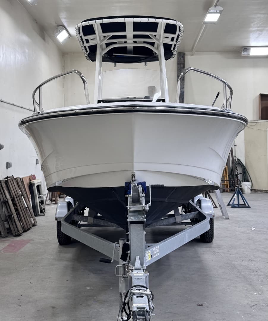 2023 Boston Whaler 220 Dauntless - Image 7