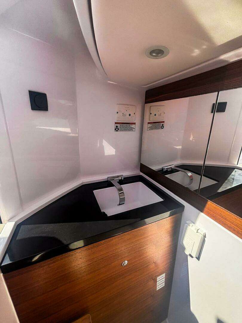 2022 Axopar 28 CABIN - Image 16
