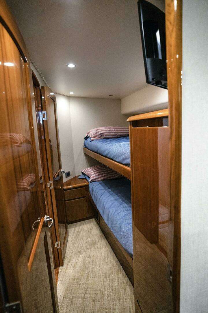 2014 Viking Viking 66 Convertible - Image 8