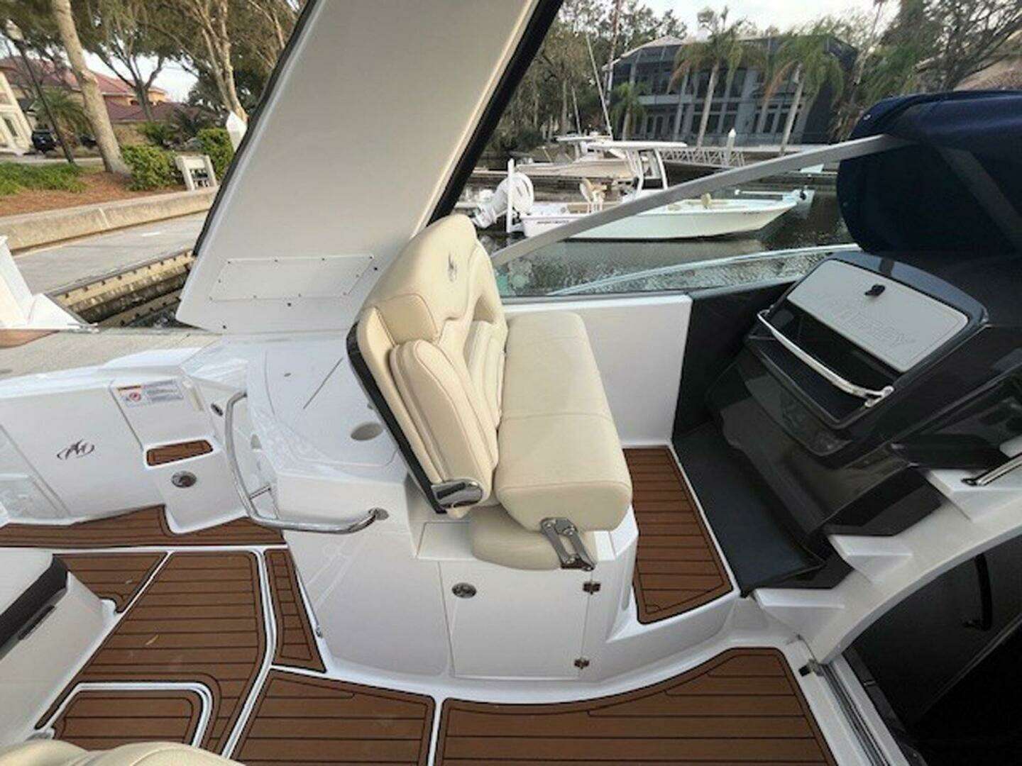 2018 Monterey 335 Sport Yacht - Image 17