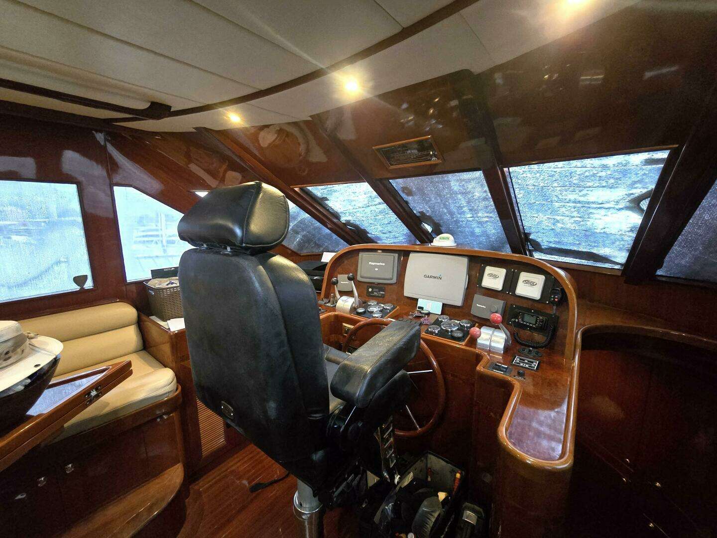 2006 Hampton 558 - Image 5