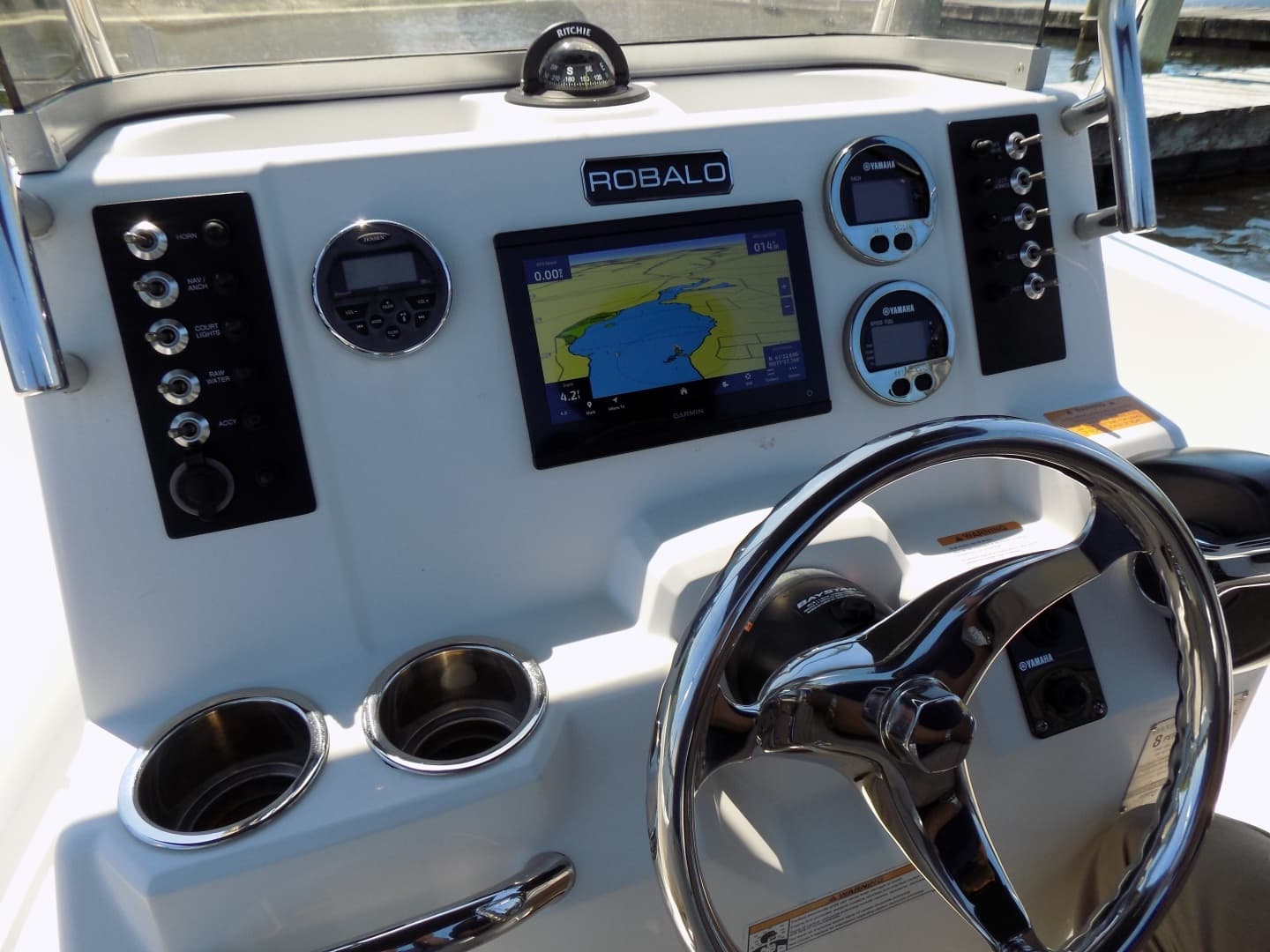 2017 Robalo R180 - Image 4