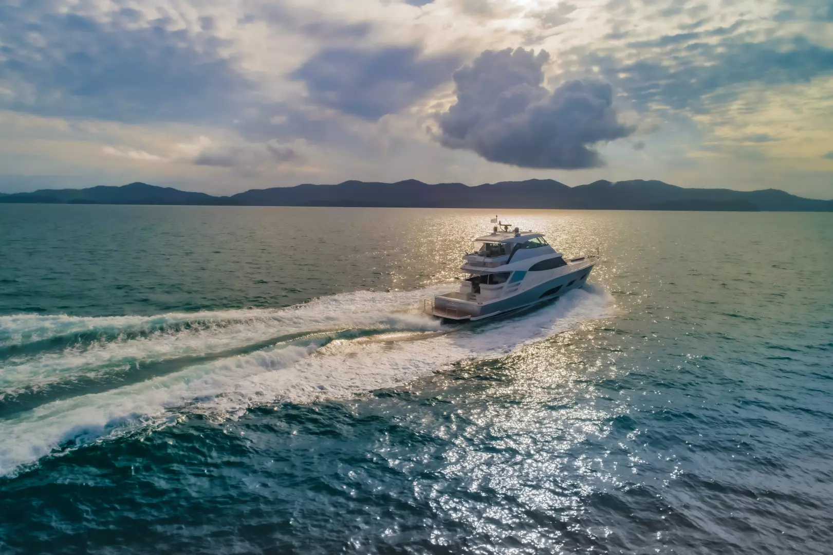 2019 Riviera 68 Sport Motor Yacht - Image 3