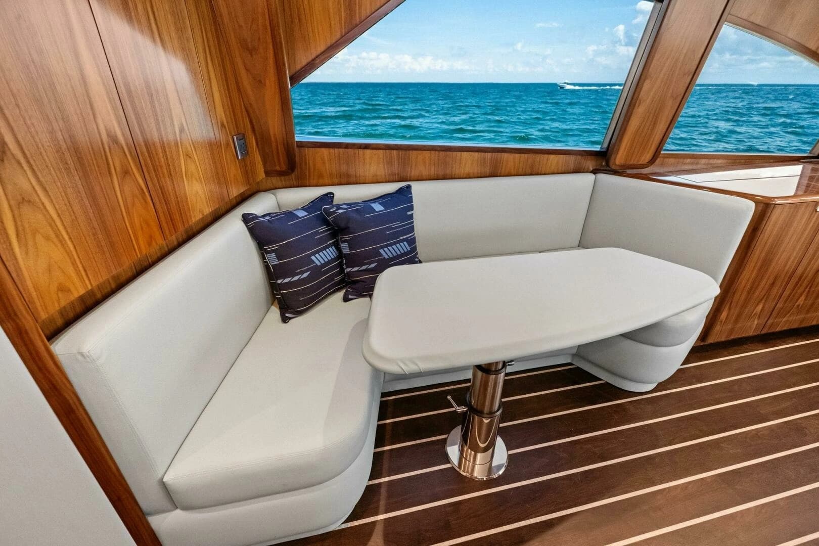 2025 Viking 58 Convertible - Image 15