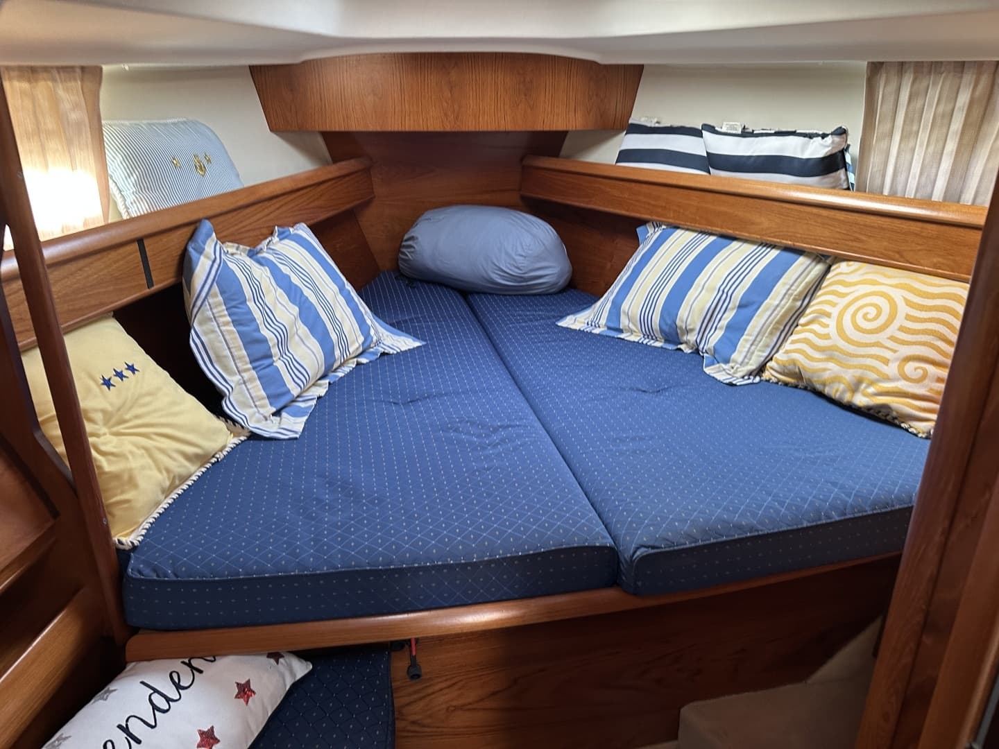 2003 Jeanneau 40 DS - Image 25