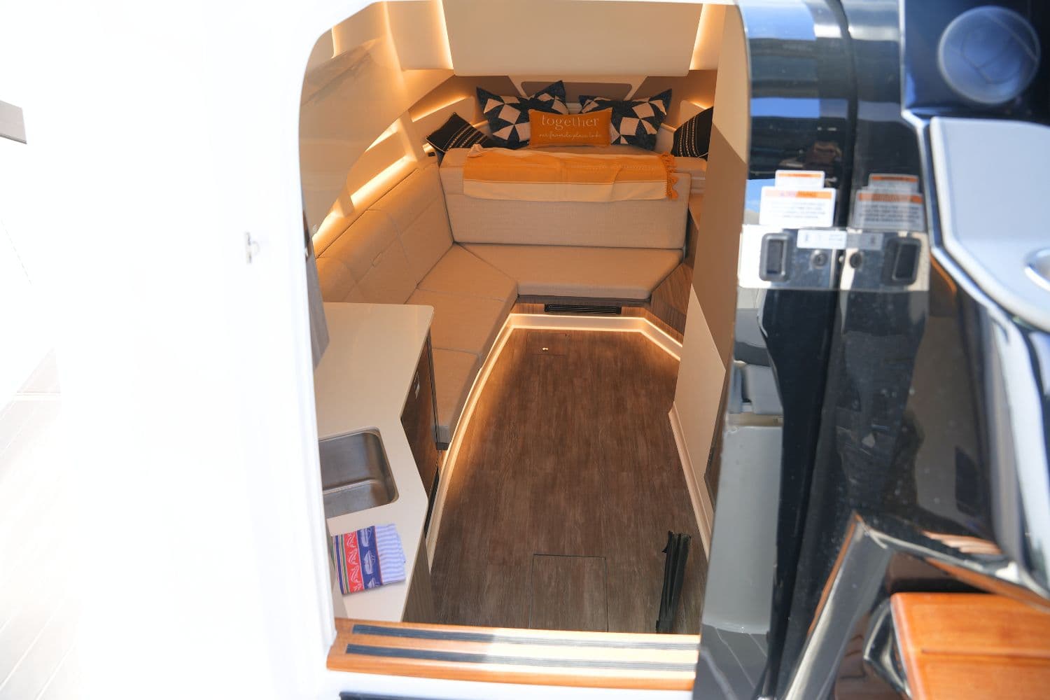 2024 Sea Ray Sundancer 370 - 38