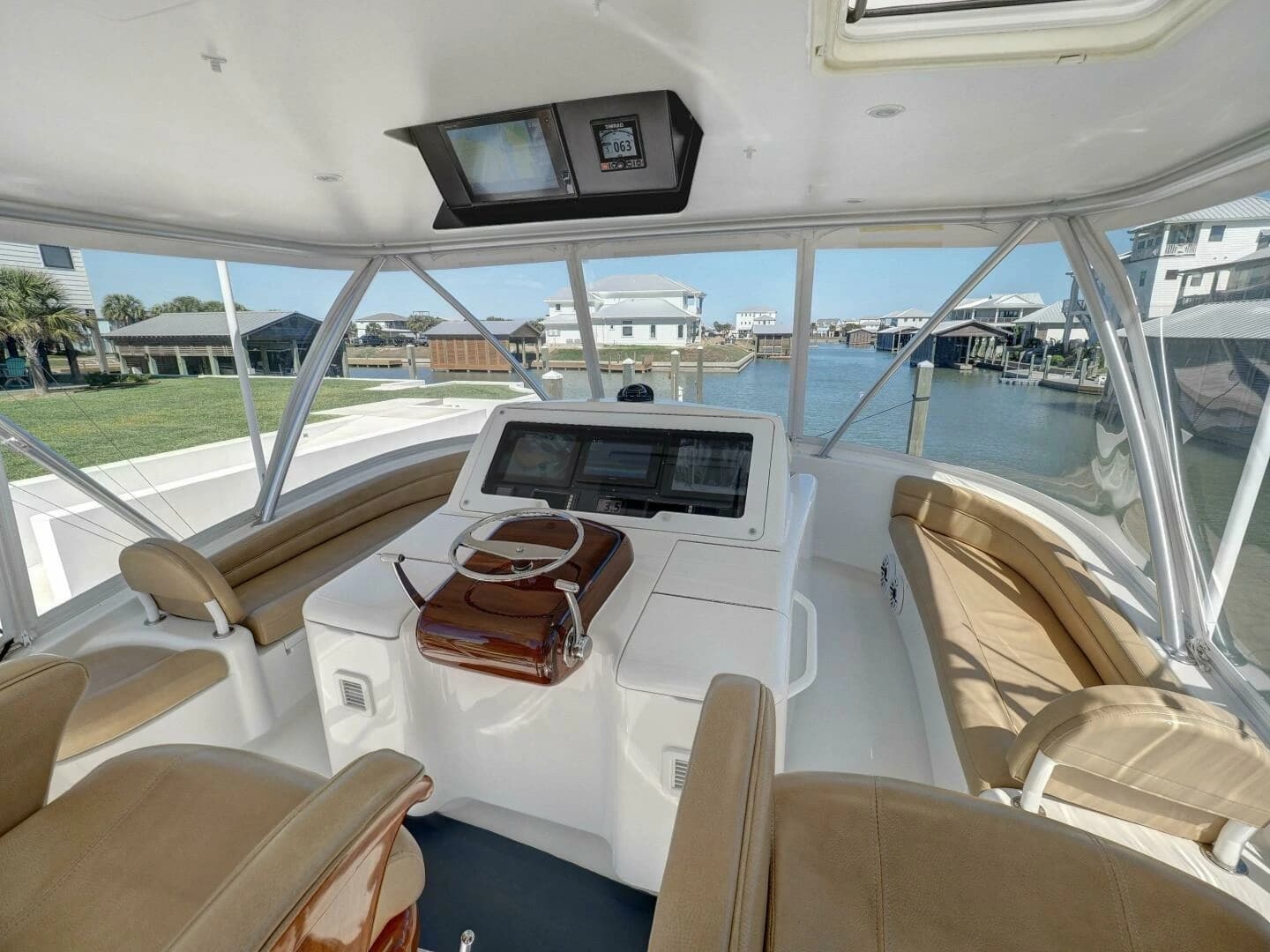 2017 Viking 52 Convertible - Image 32