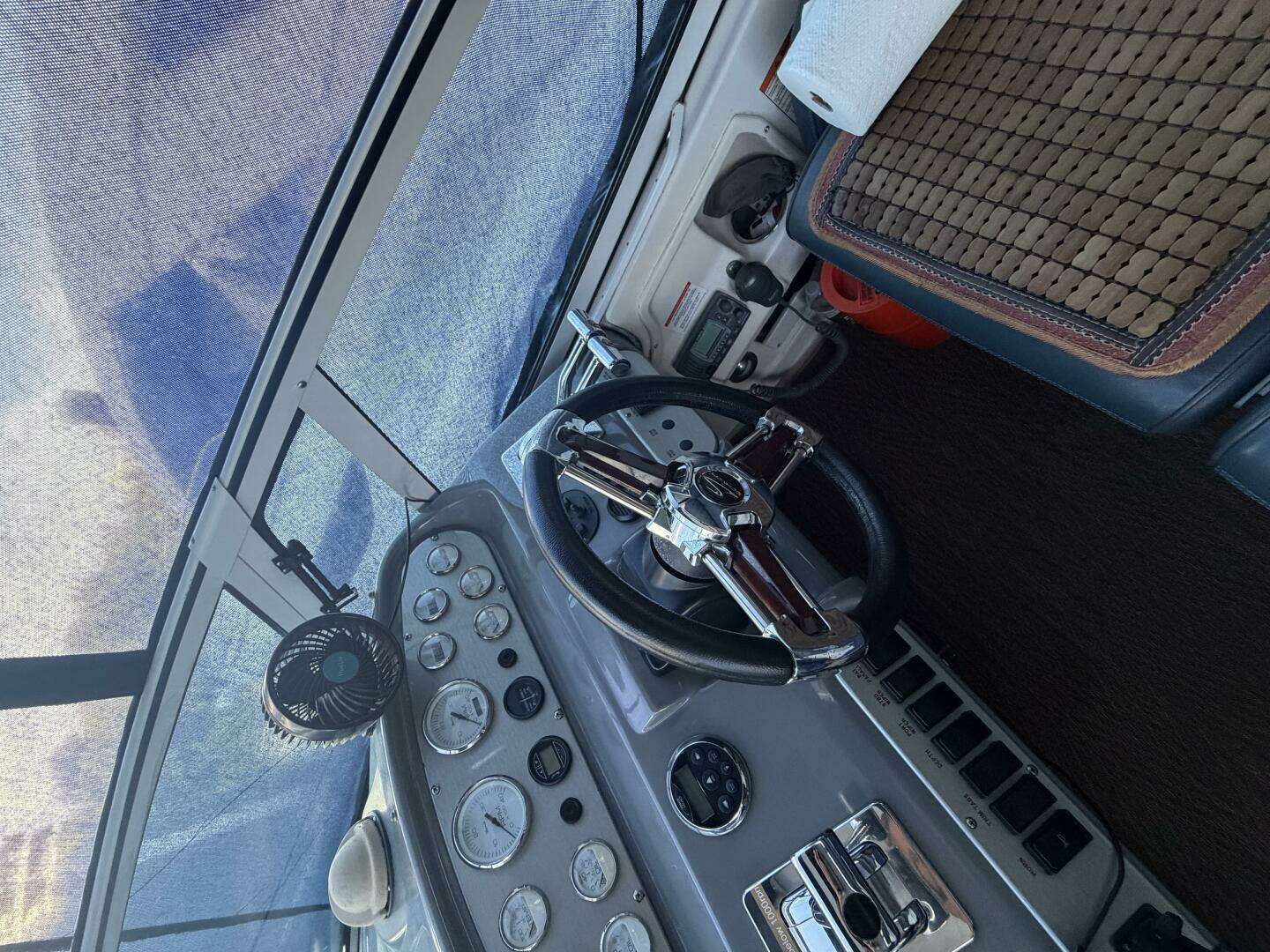 2007 Cruisers Yachts 370 Express - Image 18