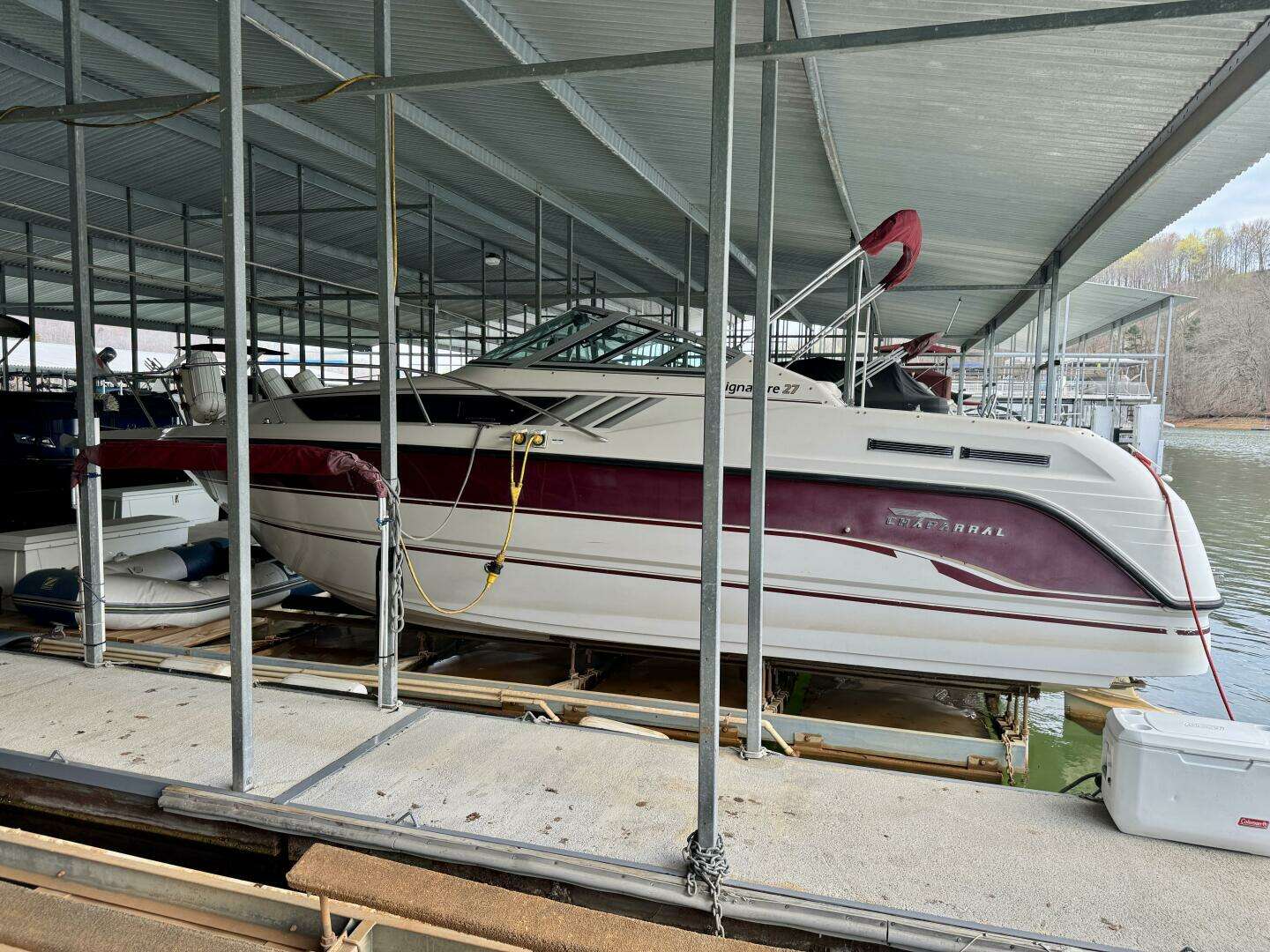 1994 Chaparral Signature 27 Cabin Cruiser - Image 4