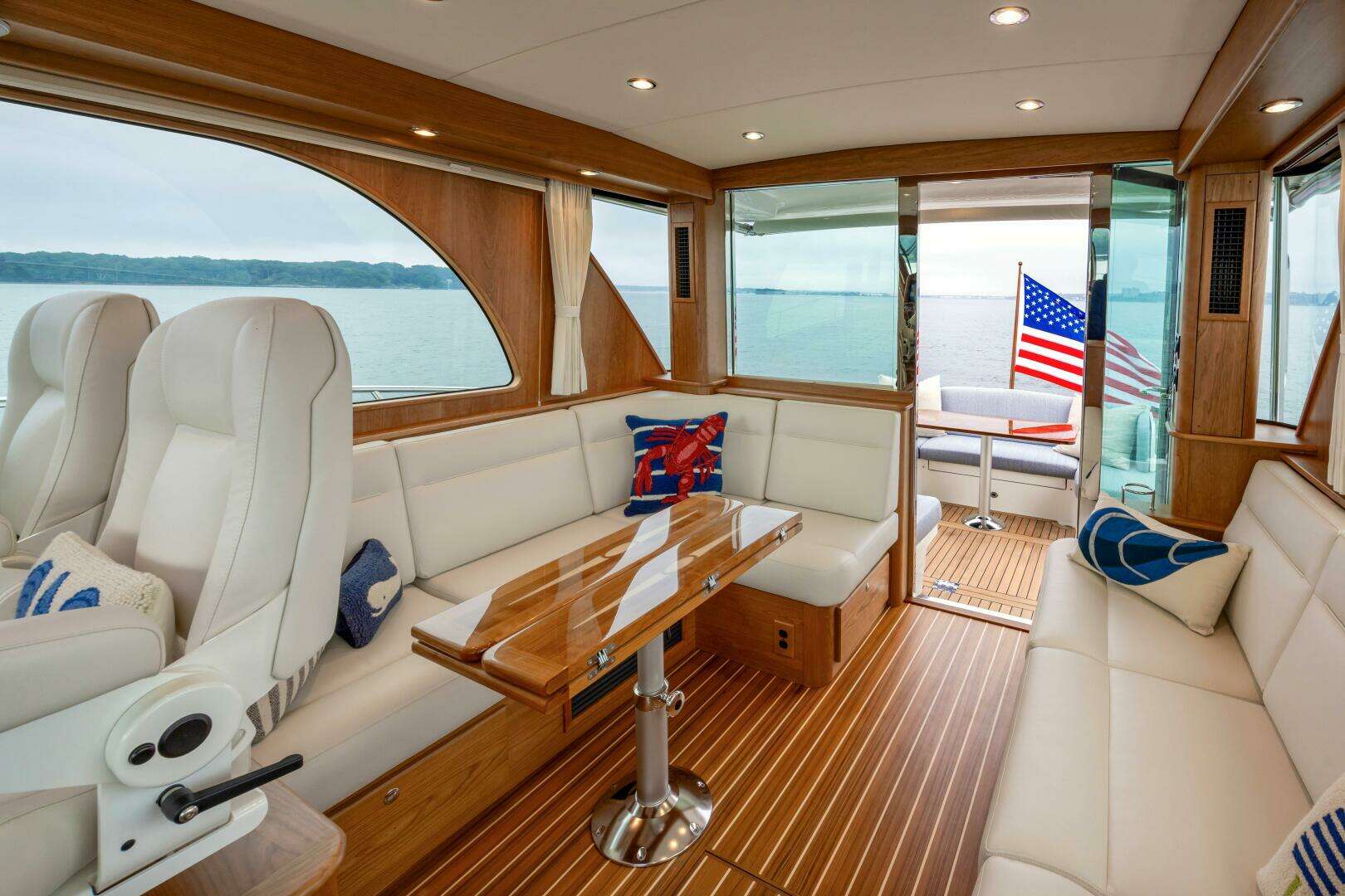 2026 Sabre 45 Salon Express - Image 8