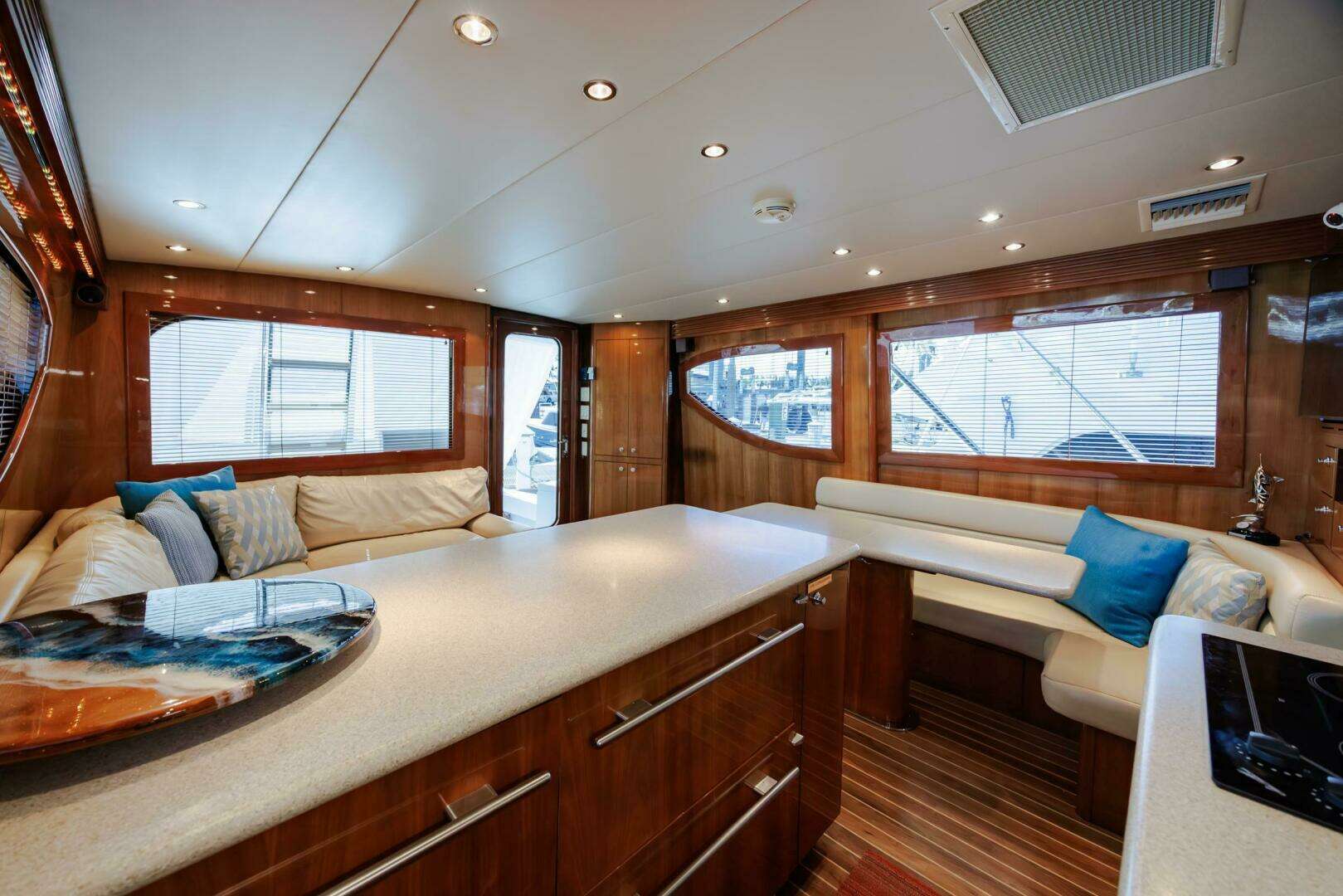2005 Hatteras 50 Convertible - Image 17