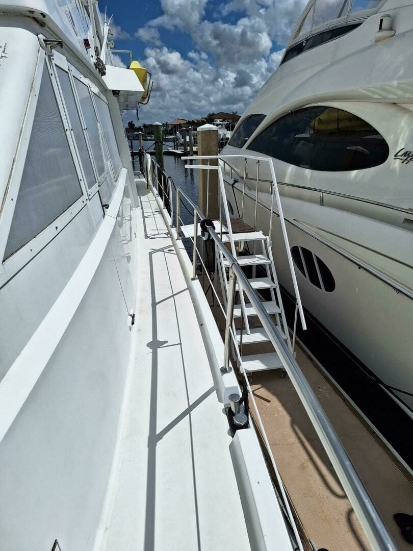 1988 Viking Motor Yacht - Image 29