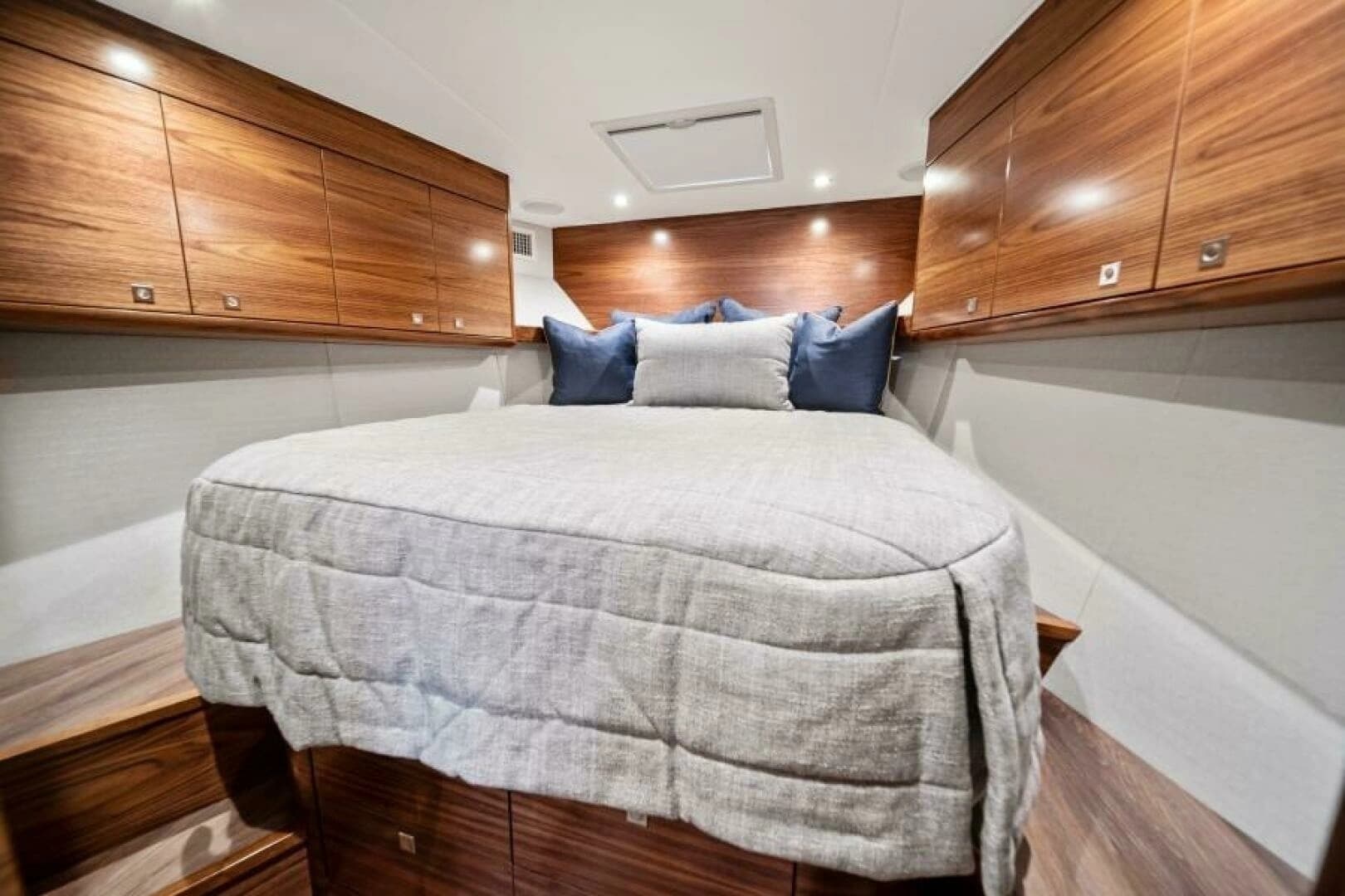 2027 Viking 46 Billfish - Image 10