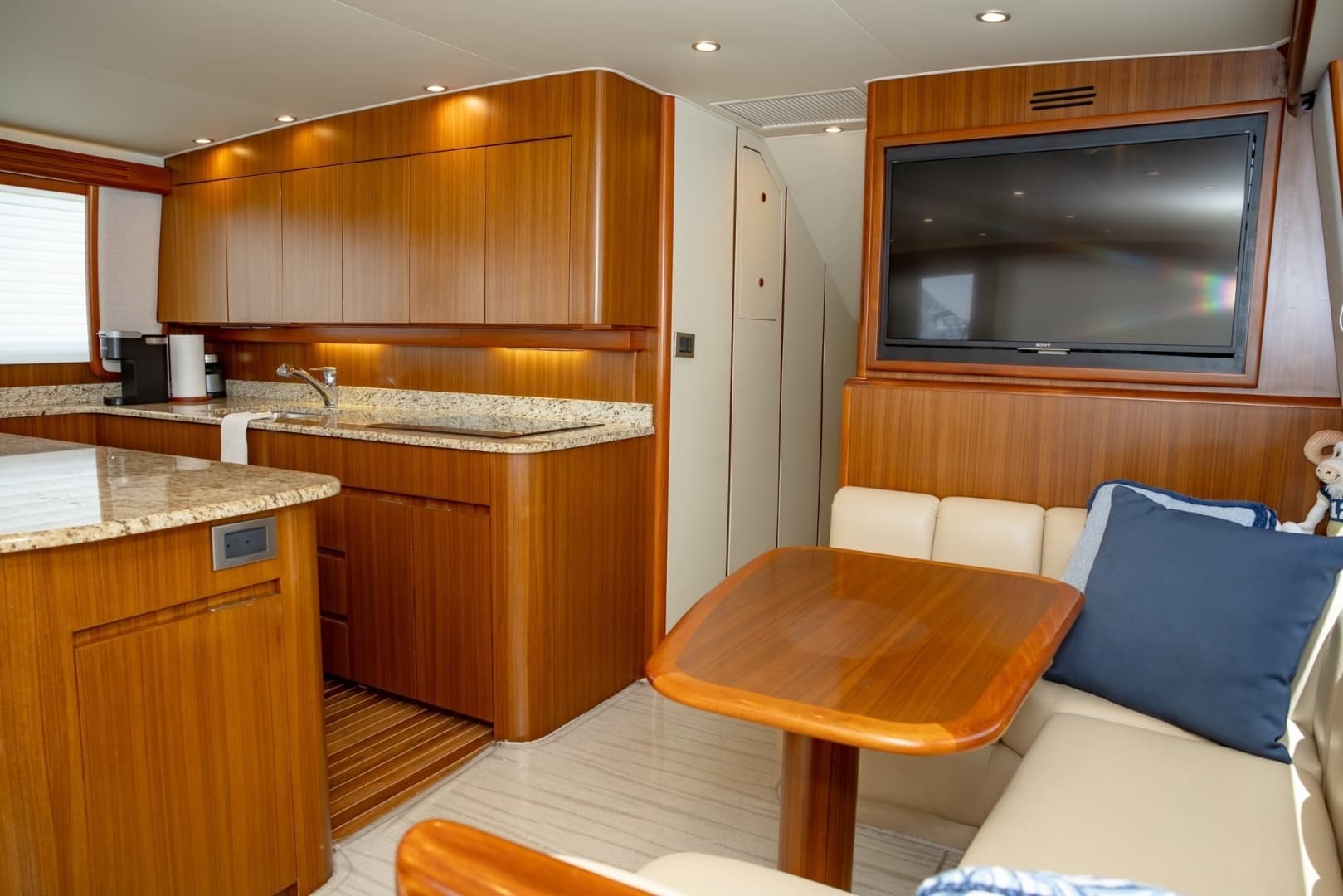 2008 Viking 60 Convertible - Image 3
