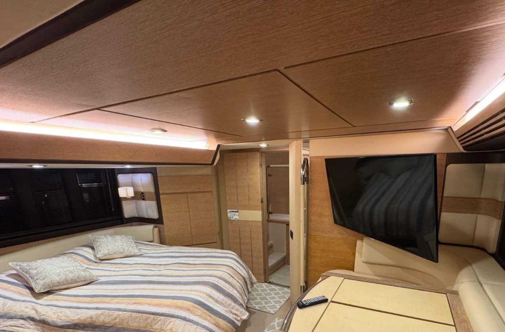 2014 Azimut 64 - Image 26