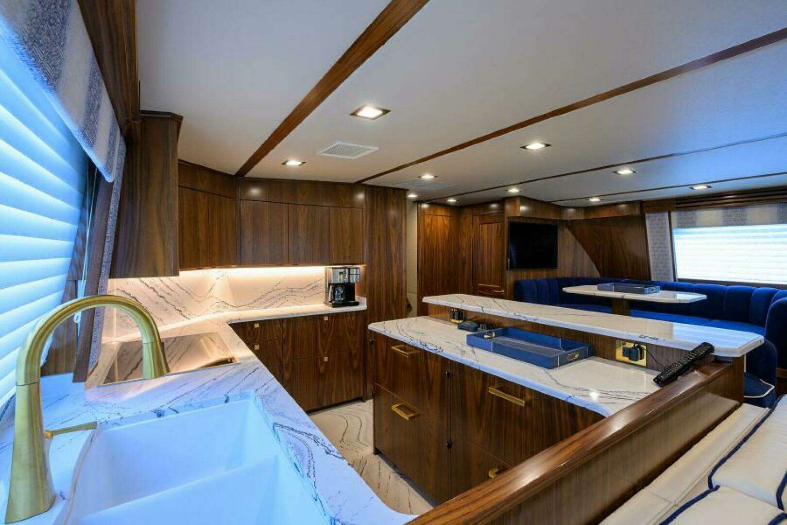 2024 Viking 80 Convertible - Image 7